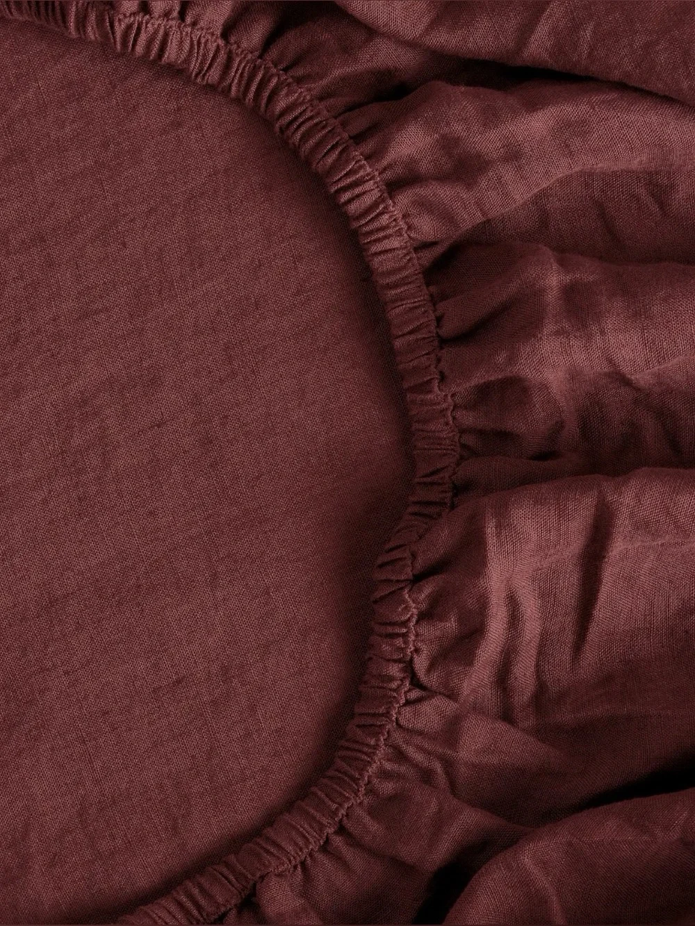 NWOT Quince Europe Linen Queen Fitted Sheet Set - Burgundy - Retail 124